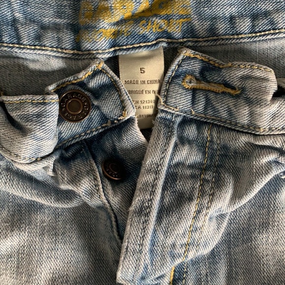 Women’s jean shorts, distressed look - Picture 2 of 3